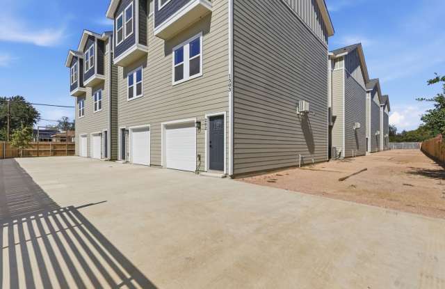 Brand-New 3-Story Modern Townhome Near Downtown & Southtown Gallery 3