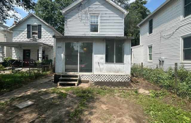 HOOVEN: Cute 3 bedroom 1 bath home. - 205 Chidlaw Avenue, Hooven, OH 45033