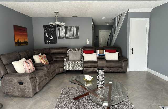 12737 WESTHAMPTON Circle Gallery 4