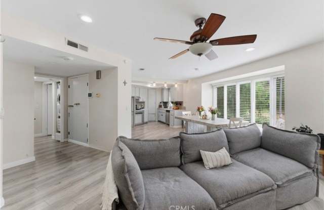Charming 2BR Condo in Fullerton Gallery 4