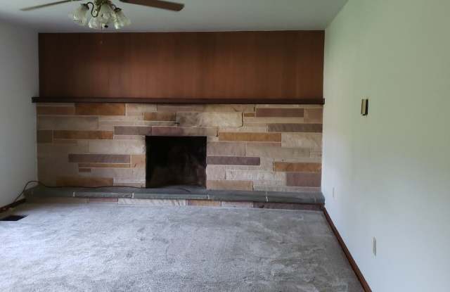 3 Bedroom 1.5 Bath House Available 10/12/2026 photos photos