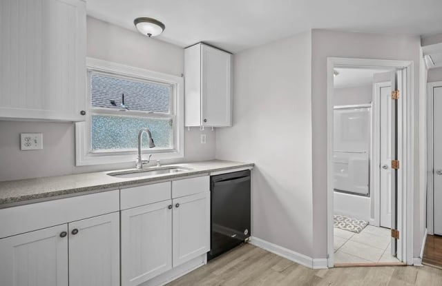 110 Van Zandt Avenue - 110 Van Zandt Avenue, Warwick, RI 02889