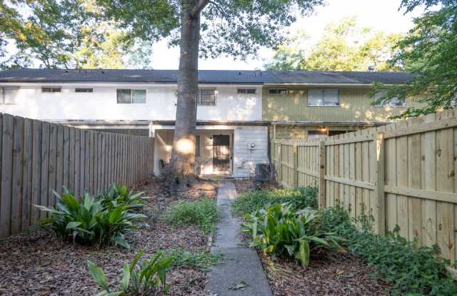 880 College Ave - Available January 2027! Gallery 3