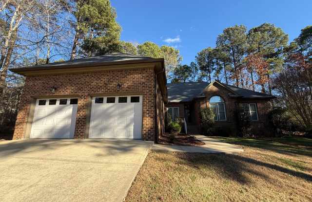 Charming 3BD, 2BA Raleigh Ranch-Style Home in a Quiet Neighborhood Near Crabtree Valley Mall, RDU Airport, and Interstates  Highways - 7600 Panther Branch Drive, Raleigh, NC 27612