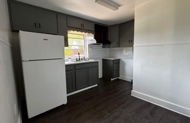 2 Bedroom 1 Bathroom in Lebanon with Large Garge! photos photos