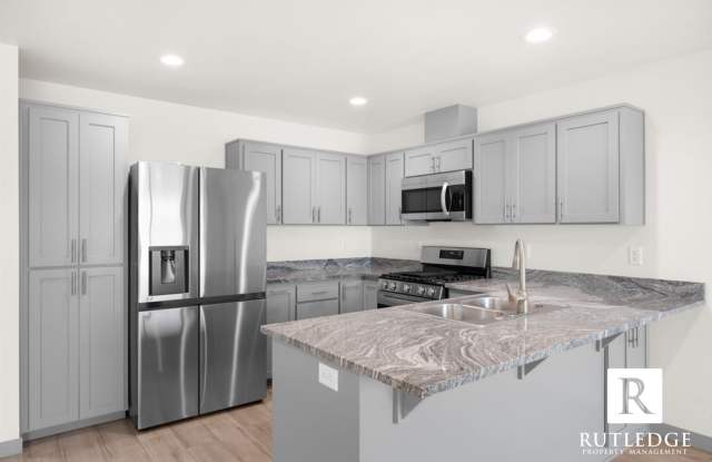 Gorgeous! Brand New 3 Bedroom Townhome in Eagle Point Gallery 4