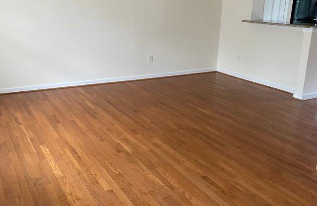 3 Bedroom, 3.5 Bath Townhouse with Full Finished Walk-out Basement Gallery 3