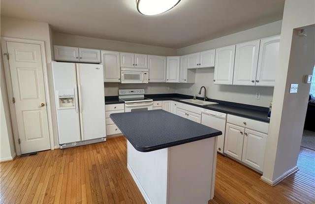 4031 Clubhouse Court Gallery 4