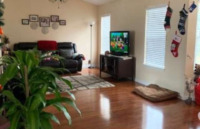 204 Lake Forest Dr Gallery 2