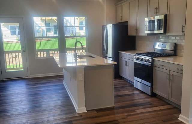 Room in 4 Bedroom Townhome at Castle Loch Ln Gallery 4