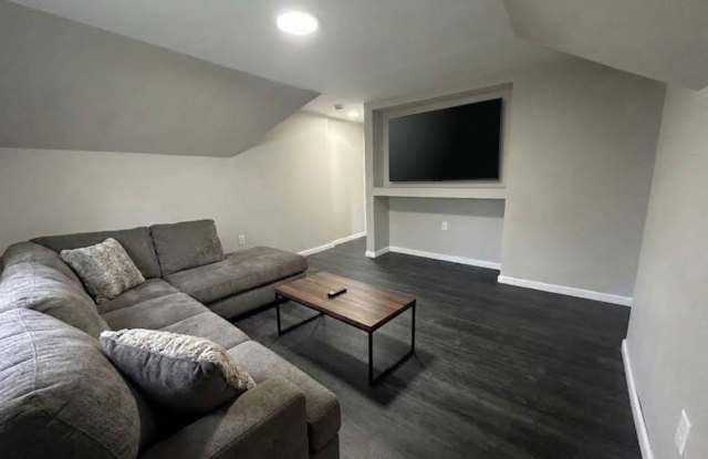39 Cortland St Gallery 2