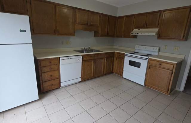 2 BR Townhome! Looks Great! Gallery 4