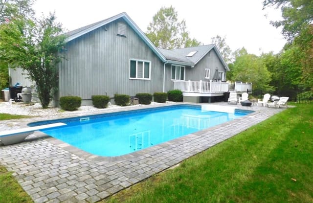 25 Mulberry Lane - 25 Mulberry Lane, Shelton, CT 06484