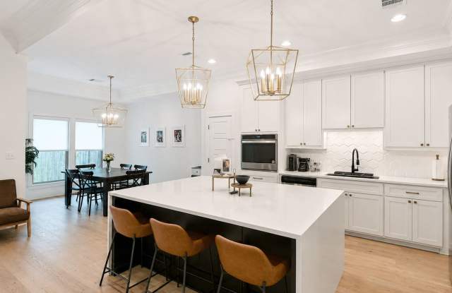 Custom Home Off Tiger Bend|Great Location photos photos