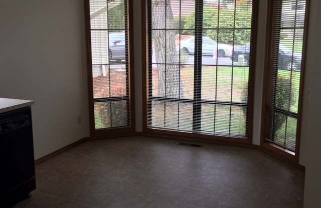 17545 NW Woodmere Court ~ Wonderful home in Cul-de-sac Gallery 3