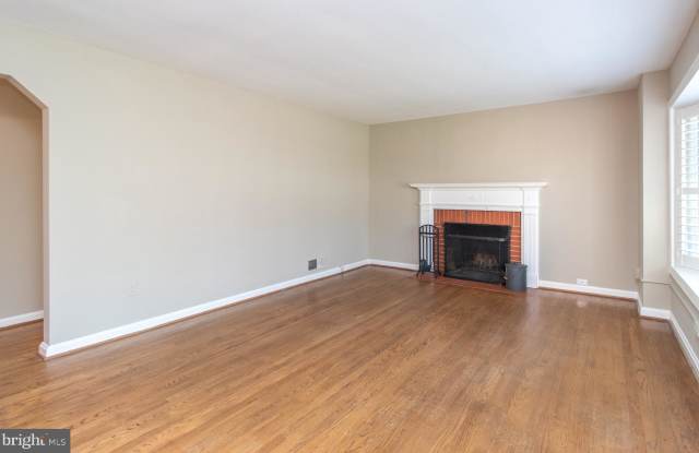 2703 VALLEY WAY Gallery 4
