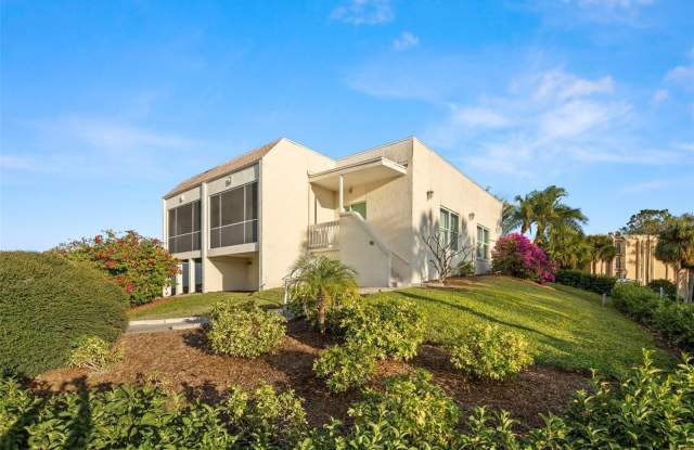 96 S HIGHLAND AVENUE - 96 South Highland Avenue, Tarpon Springs, FL 34689