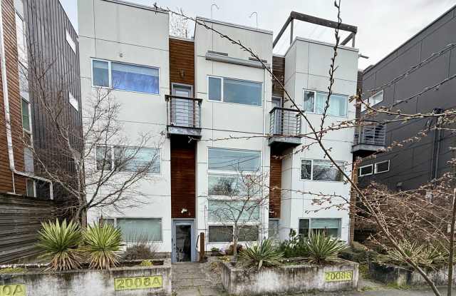 Beacon Hill Townhome Gallery 4