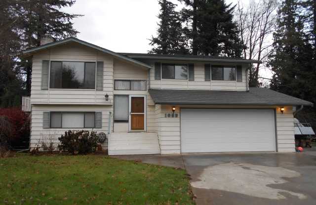 4 Bedroom, 2 bathrom Split-Level Home In Quiet Ferndale Naighborhood photos photos