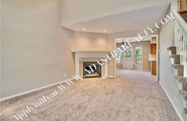 Wonderful 3 Bed 1.5 Bath Town Home in Overland park-Available NOW!! Gallery 4