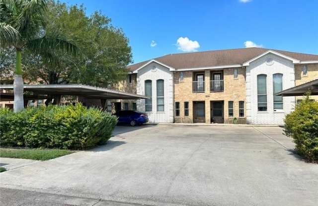 1204 W Fig Avenue unit: 4 photos photos