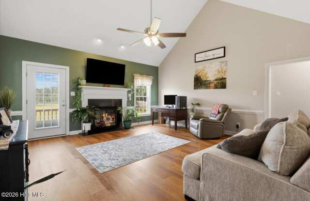 105 Pointe Drive Gallery 4