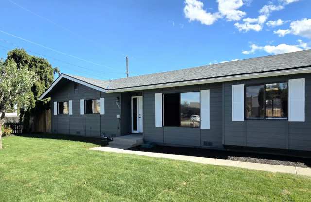 Beautifully Renovated 3-Bed. + Den, 2-Bath Rambler for Rent! ** LANDSCAPING INCLUDED!! ** + W/D! photos photos