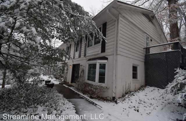 2643 S Arlington Ridge Rd Gallery 2