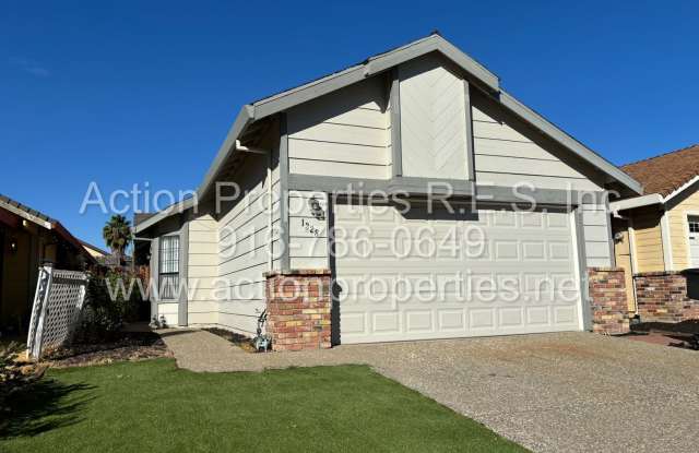 Cozy 3 Bed, 2 Bath - Single Story - New Paint - Large Garage - Close to Shopping, Schools and Parks! photos photos