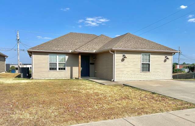 Adorable 3 Bedroom Home photos photos