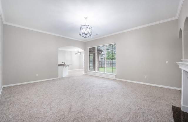 1536 N Oakhaven Place Gallery 3
