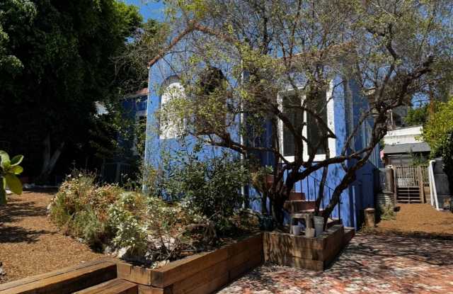 Gorgeous Silverlake 3+2+Detached Office with Bathroom Gallery 1
