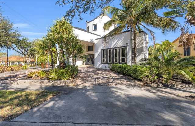 8135 NW 164th Ter Gallery 3