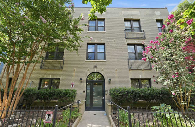Sun-Filled Furnished 1BR in the Heart of Capitol Hill! Gallery 3