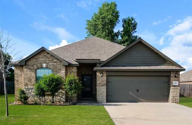 324 E Georgia Terrace - 324 East Georgia Terrace, Mustang, OK 73064