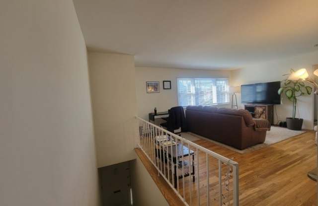 419 Pitney Pl Gallery 2