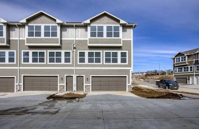 Gorgeous 3 Bedroom Townhome!! Gallery 1