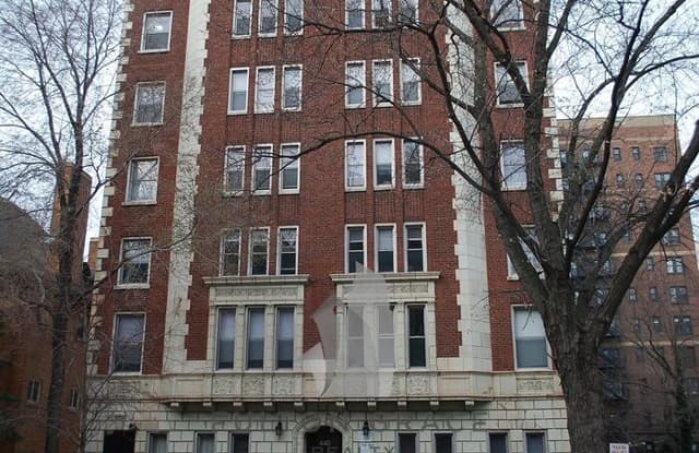 440 West Barry Avenue - 440 West Barry Avenue, Chicago, IL 60657
