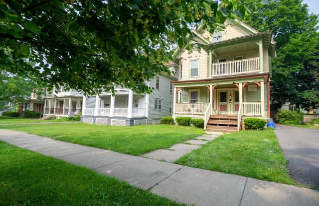Spacious 3 Bedroom With Beautiful Front Porch - 7/1/26 photos photos