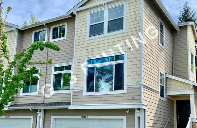 Stunning Townhome with Spacious Open Floor Plan! - 8375 Northeast 140th Street, Kirkland, WA 98034