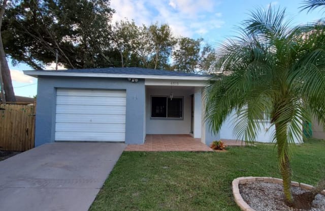 4373 68th Avenue N. - 4373 68th Avenue North, Pinellas Park, FL 33781