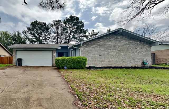 2717 Warren Ln - 2717 Warren Lane, Fort Worth, TX 76112