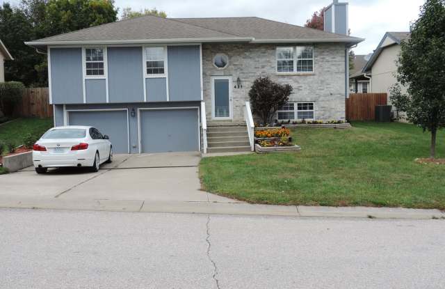 A Spacious 3 Bedroom Home in a Great Location with Washer and Dryer! photos photos