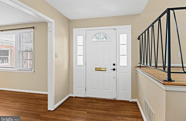6926 WHITEHALL Place Gallery 4