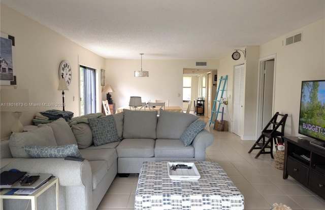 413 Lakeview Dr photos photos
