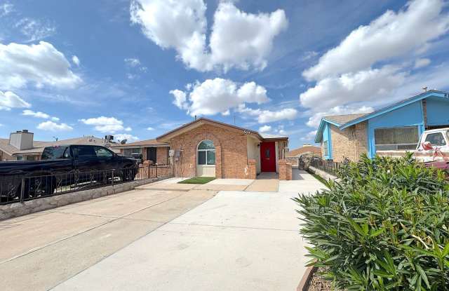 Refrig A/C 2bed/2bath Duplex with Bonus Room! - 809 Los Surcos Road, El Paso, TX 79907