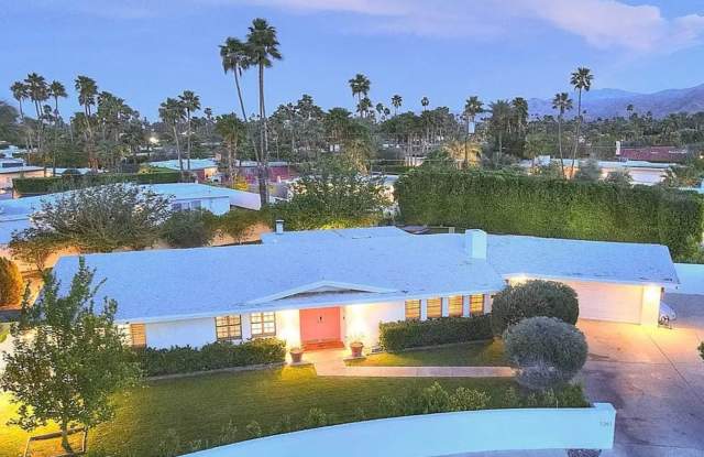 Stylish Palm Springs Home with Indoor-Outdoor Living photos photos