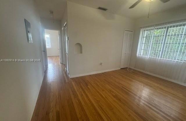 1421 SW 37th Ave photos photos