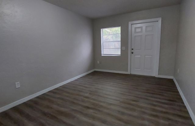 1815 Lillie Street Gallery 2