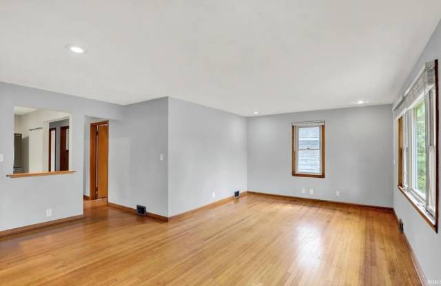 905 S Henderson Street Gallery 2